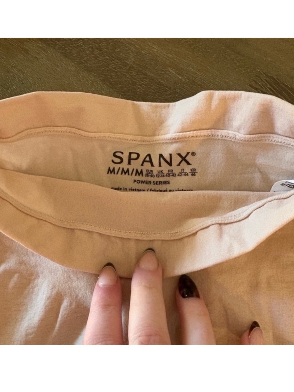 SPANXsculpt™ Seamless Power Mid-Thigh Short - Picture 5 of 6